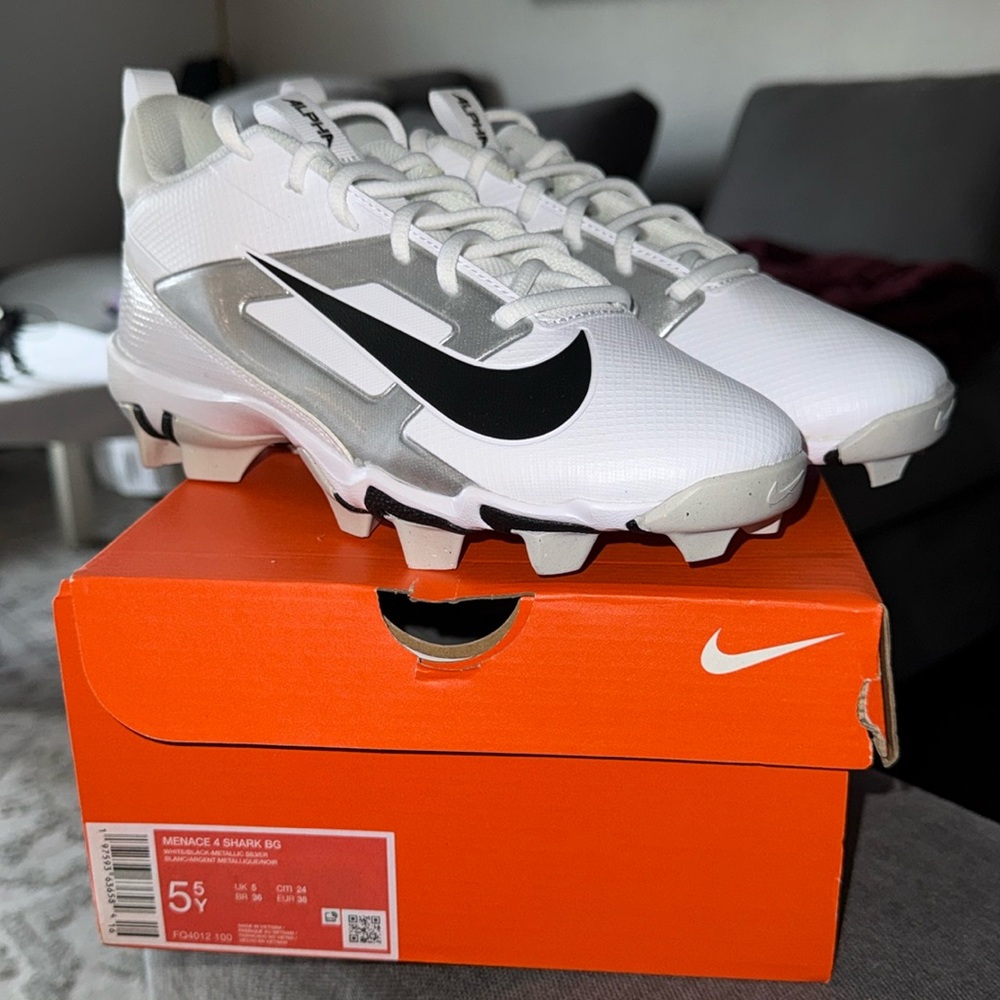 Nike Youth Football Cleats Menace 4 Shark Size 5.5y